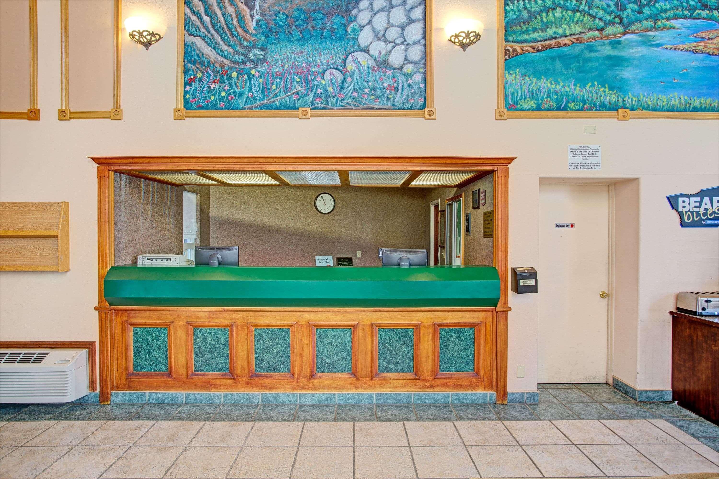 Travelodge By Wyndham Bishop Exterior photo